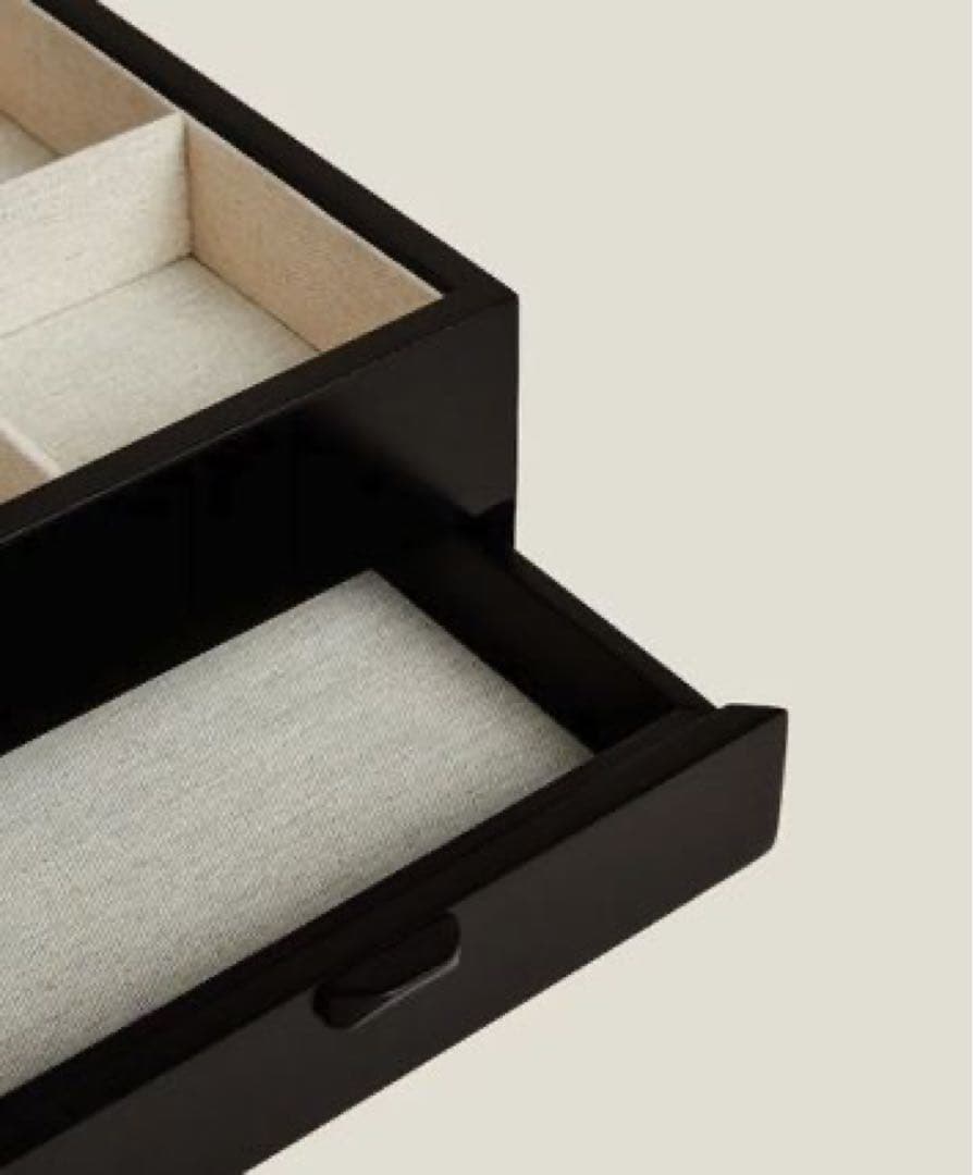 ZARA  引き出し付きラッカー ジュエリー ボックス