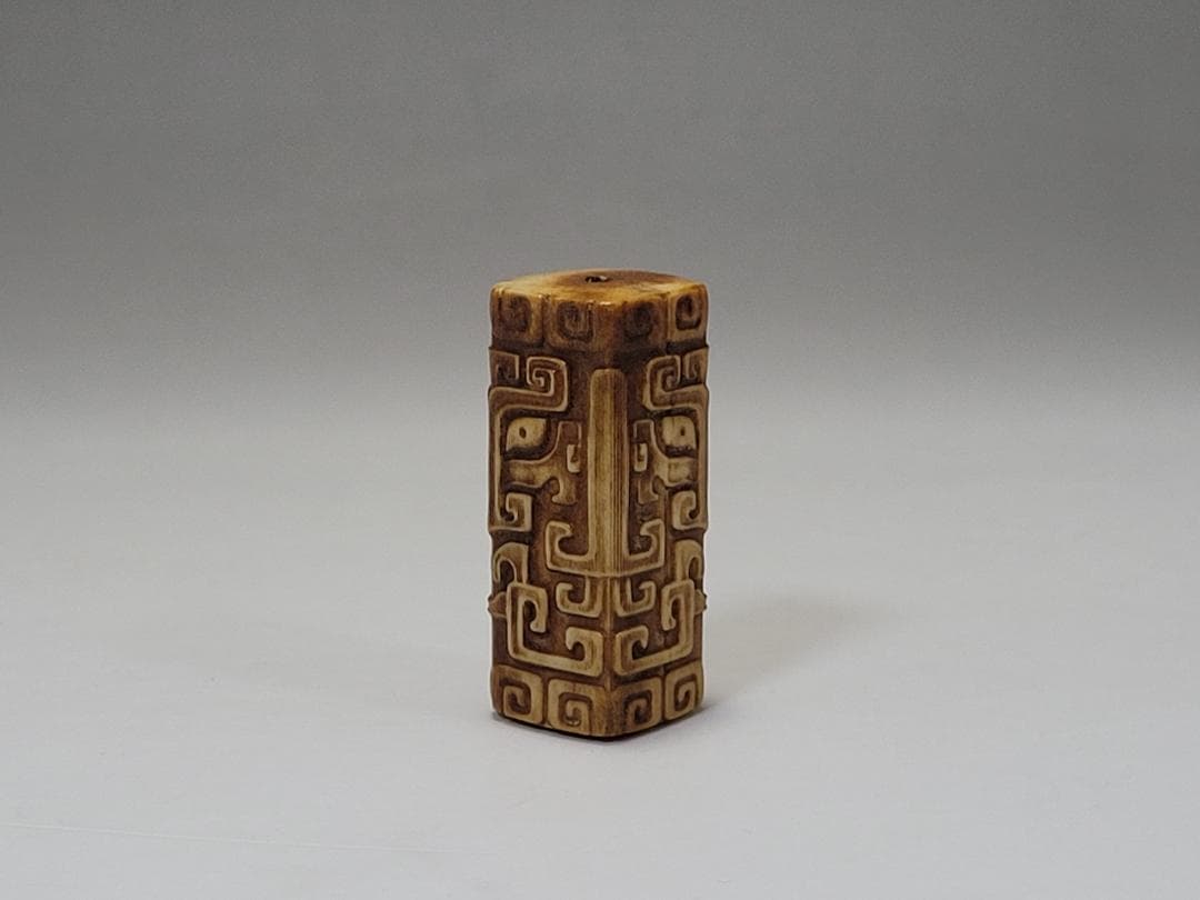 角 彫刻 饕餮紋 根付 装身具 明清時代 幅約高さ約4.1cm