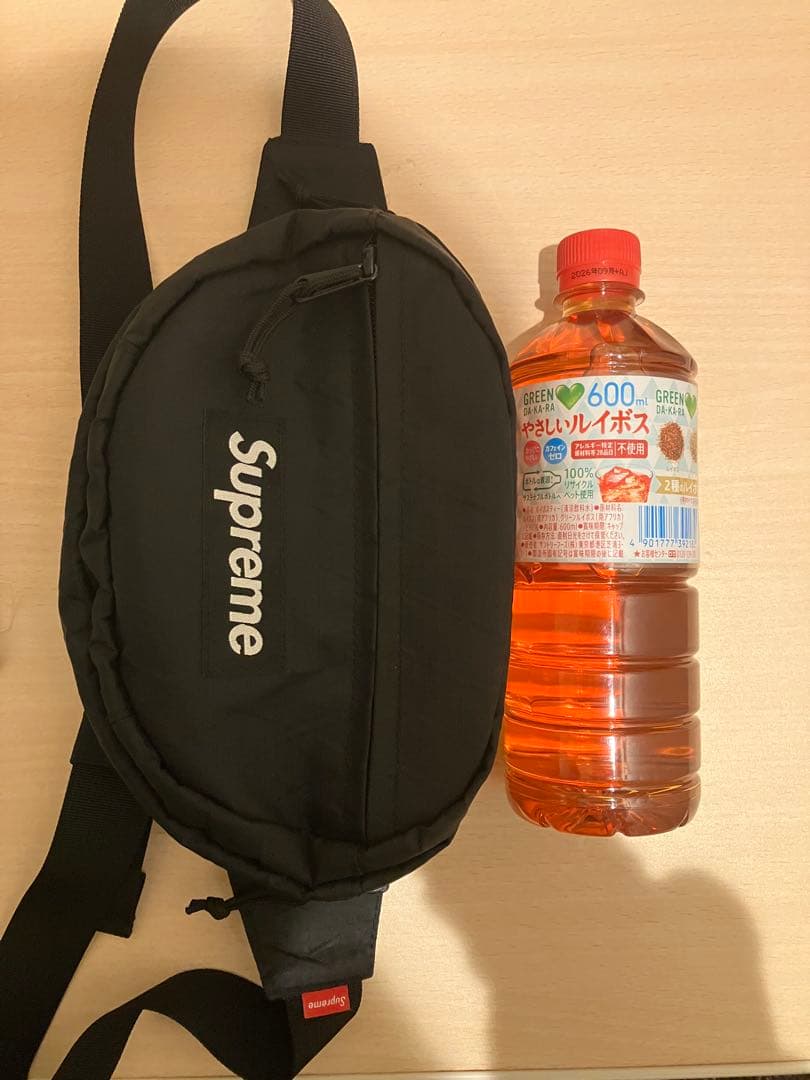 ウエストポーチ　シュプリーム