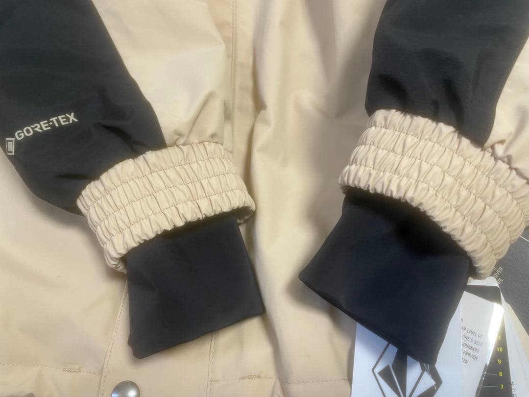 値下げ❗️未使用 ボルコム23-24GORE-TEXスノーボードジャケットM