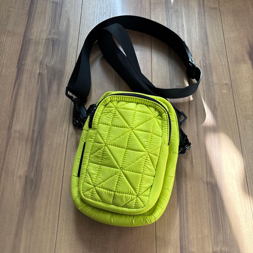 Vee Collective◇ショルダーバッグ　サコツシュ　ネオンイエロー