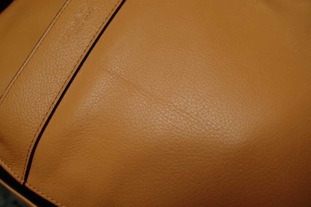 コーチ ボディバッグ ショルダーバッグ オレンジ　美品