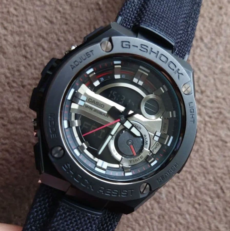 カ*き様 美品　G-SHOCK GST-210B 海外モデル
