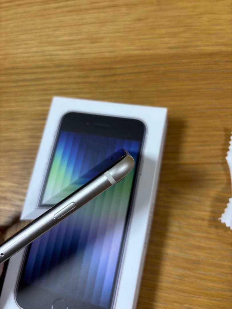 iPhone SE (第3世代) 64gb スターライト 本体