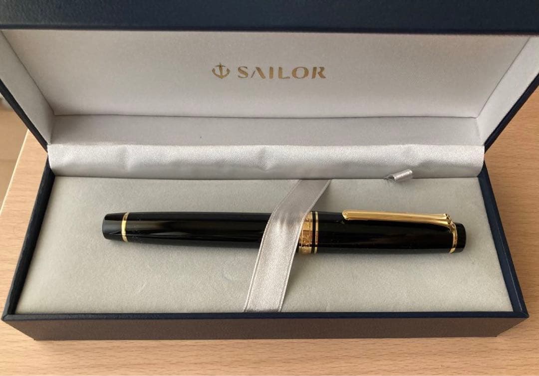 【新品未使用】セーラー万年筆　プロフェッショナルギア　金　中字