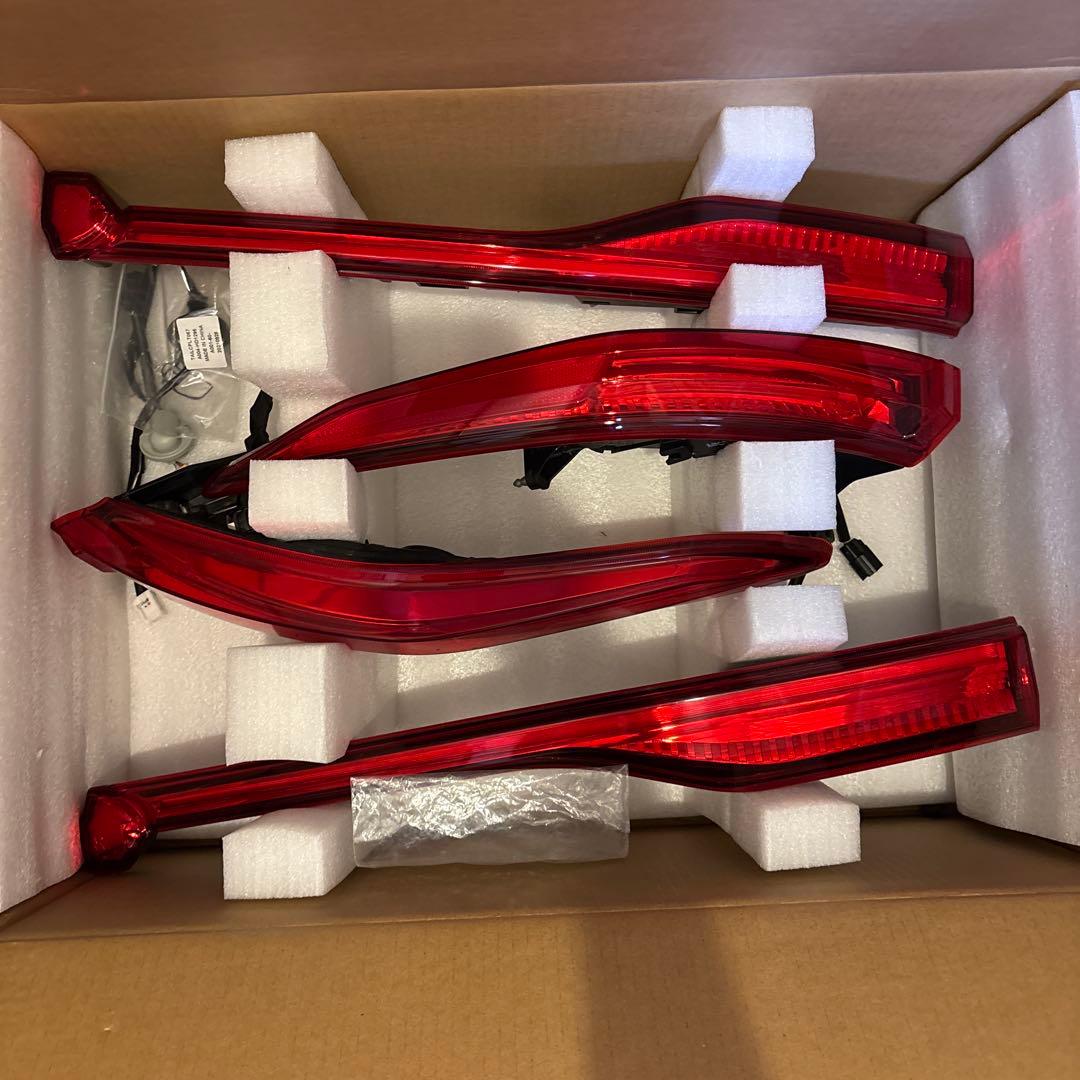 ハリアー80 Gグレード　純正テールランプ