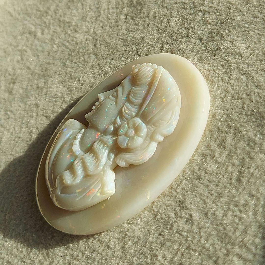 オパール　女性　カメオ　ルース