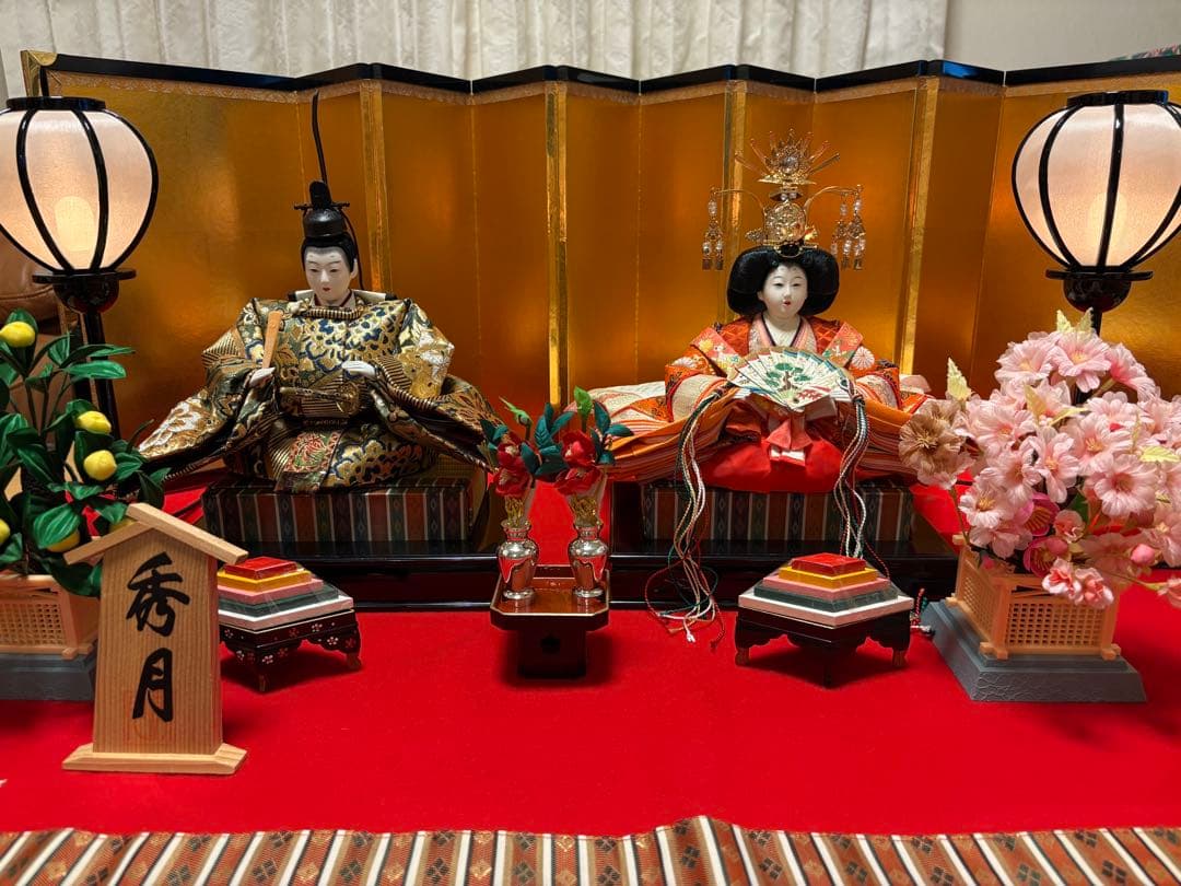 豪華なひな人形