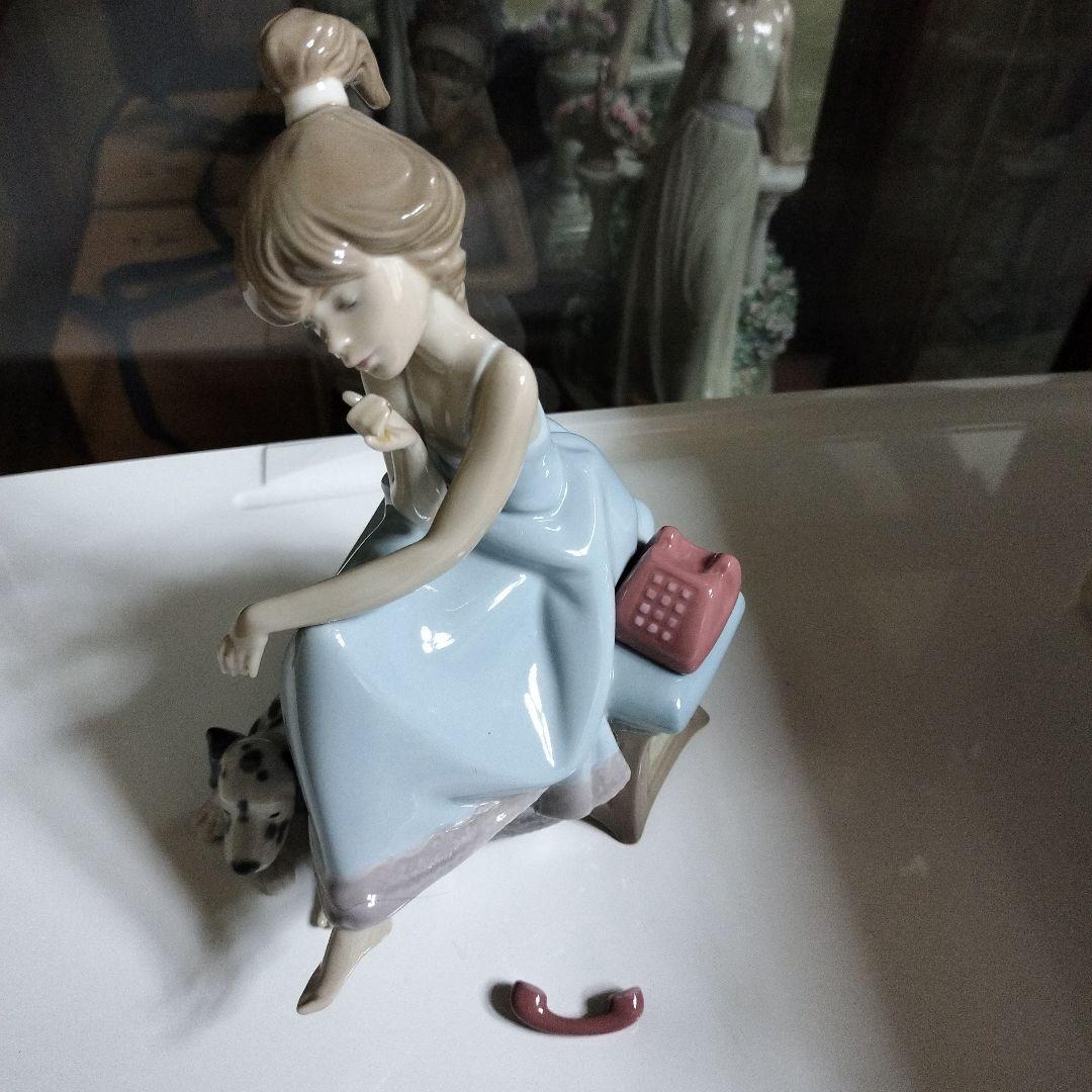 リヤドロ　大事な電話　※受話器外れあり