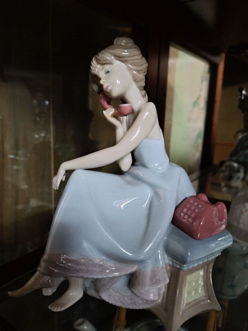 リヤドロ　大事な電話　※受話器外れあり