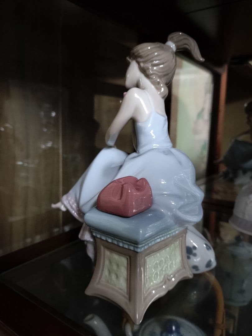 リヤドロ　大事な電話　※受話器外れあり