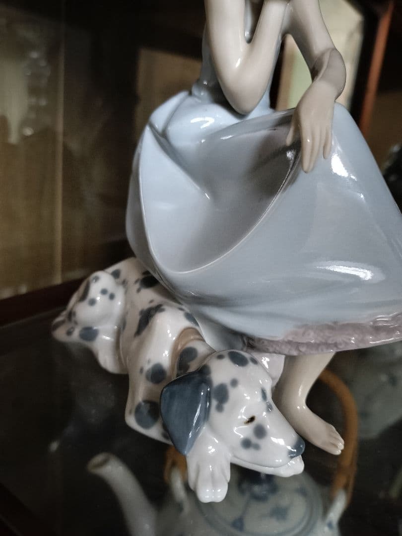 リヤドロ　大事な電話　※受話器外れあり