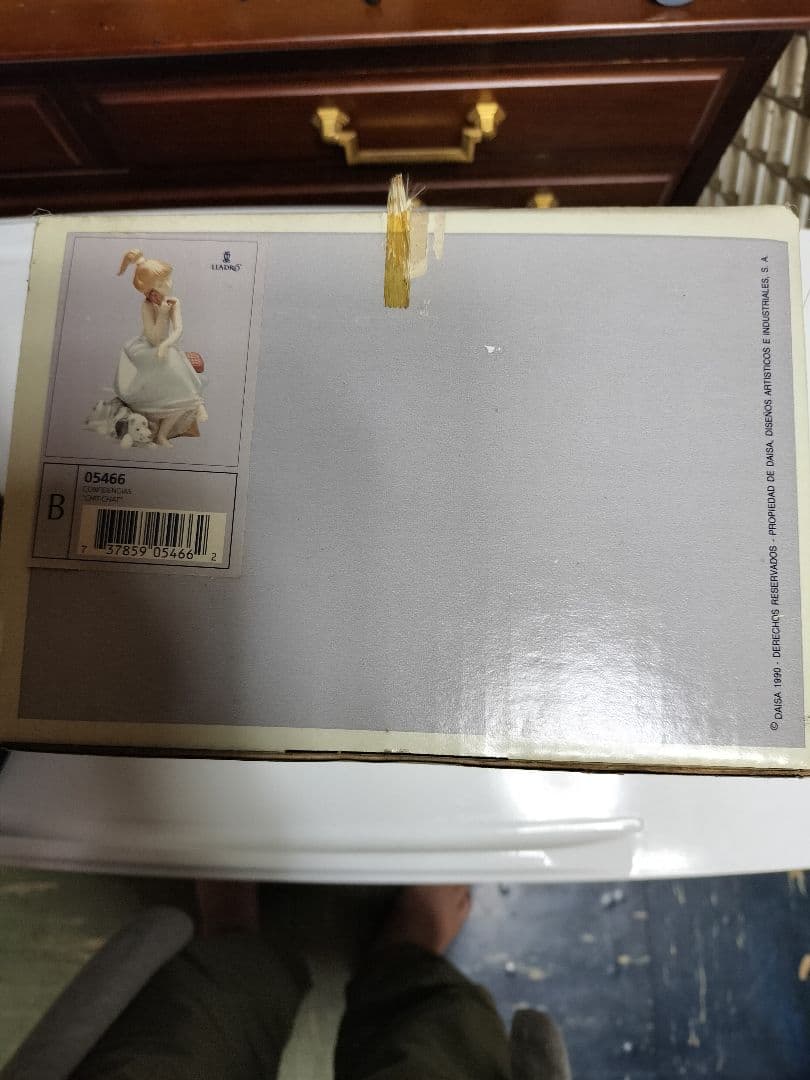 リヤドロ　大事な電話　※受話器外れあり