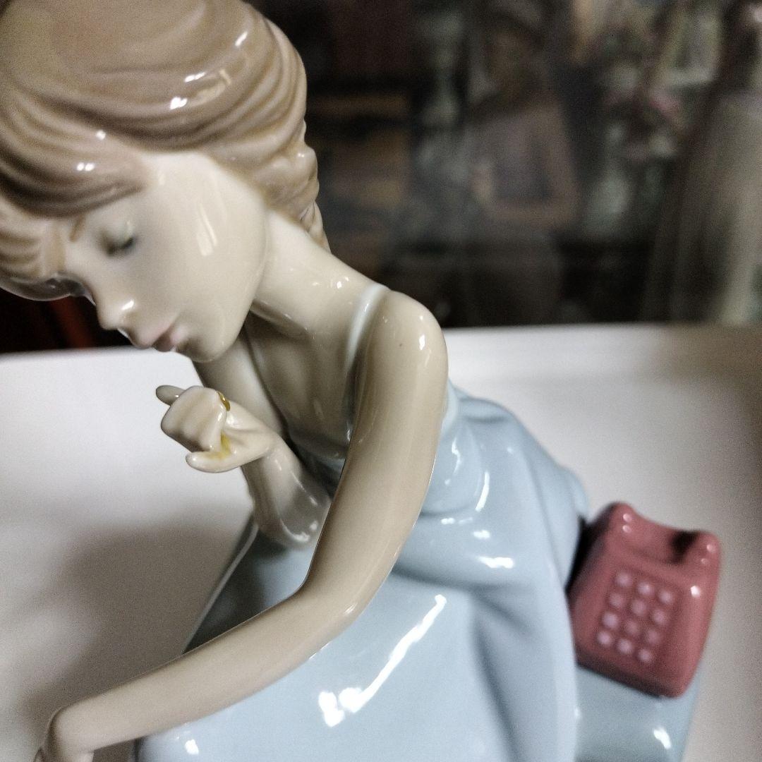 リヤドロ　大事な電話　※受話器外れあり