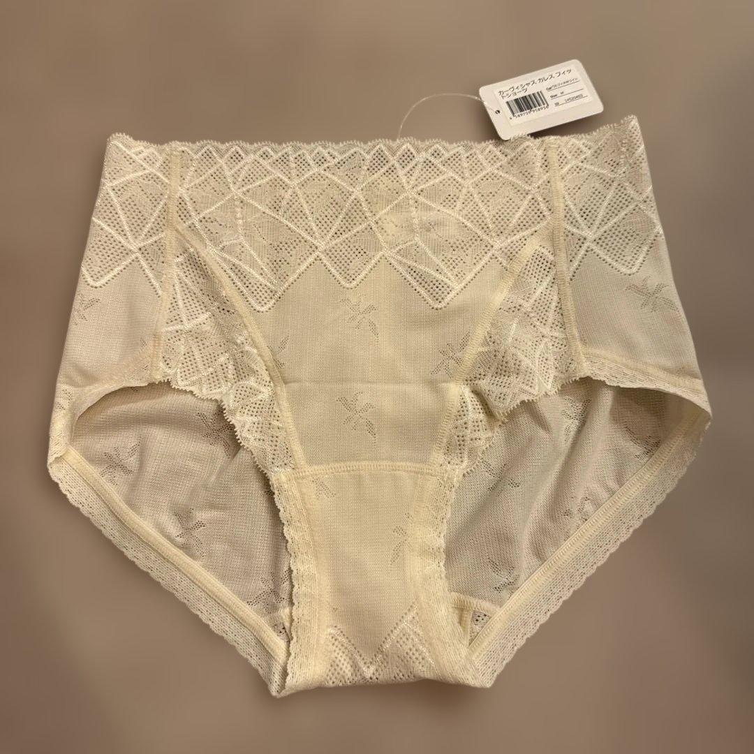 MARUKOマルコ カーヴィシャス カレス フィットショーツ ホワイト M