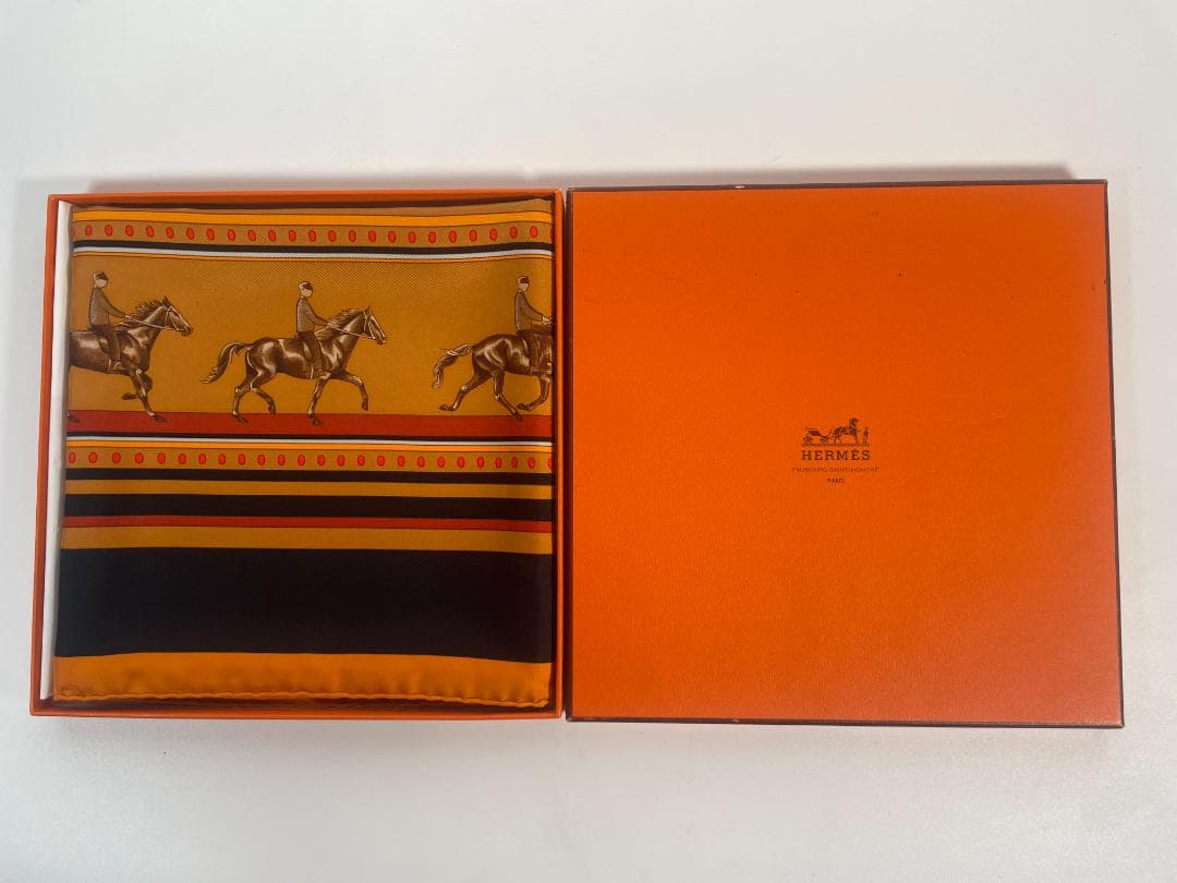 HERMES カレ シルクスカーフ 100%シルク 騎馬柄 箱付き　＃660