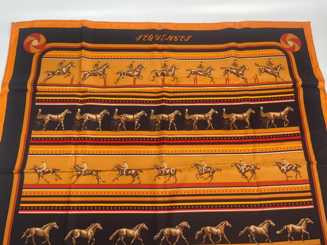 HERMES カレ シルクスカーフ 100%シルク 騎馬柄 箱付き　＃660