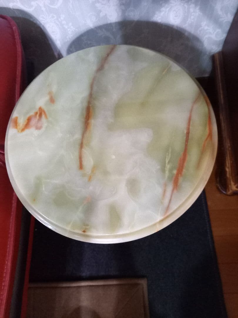 ミニテーブルと花瓶大理石