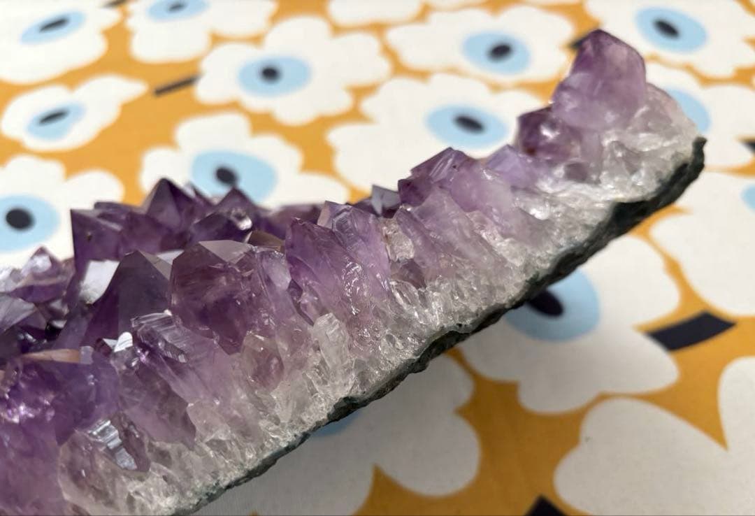 SALE✩.*˚天然石 水晶 アメジスト クラスター 原石 3.5kg 台座付き