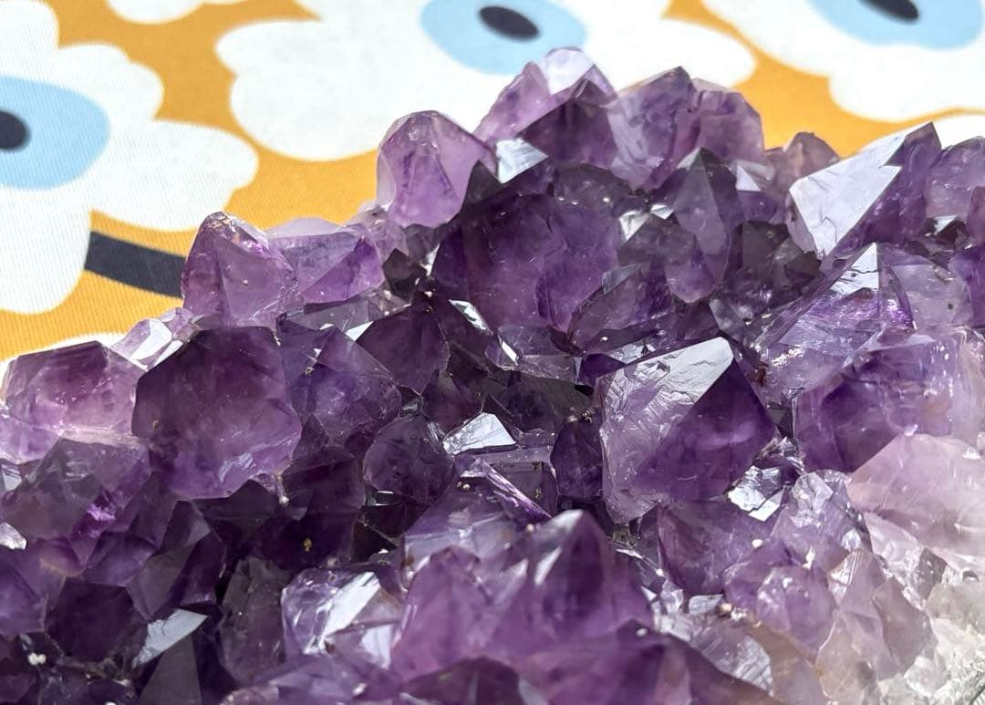 SALE✩.*˚天然石 水晶 アメジスト クラスター 原石 3.5kg 台座付き