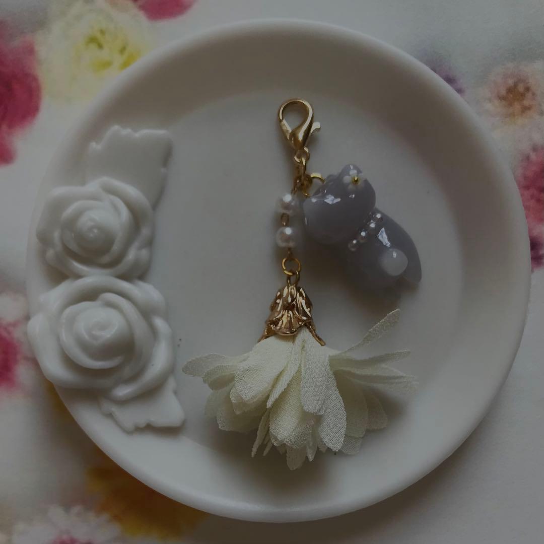 ぐでねこちゃんと花びらタッセル　チャーム　さばとら