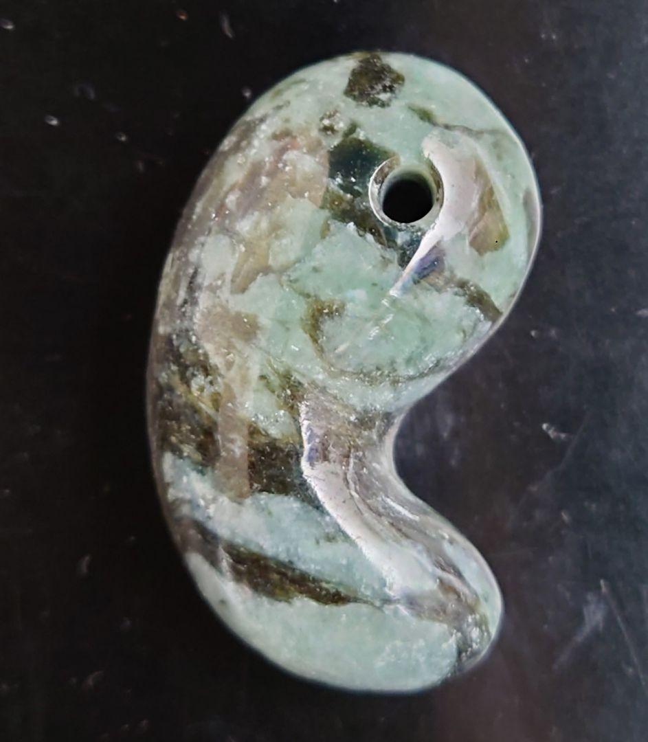 【セール】糸魚川翡翠　勾玉　ぷっくり大玉