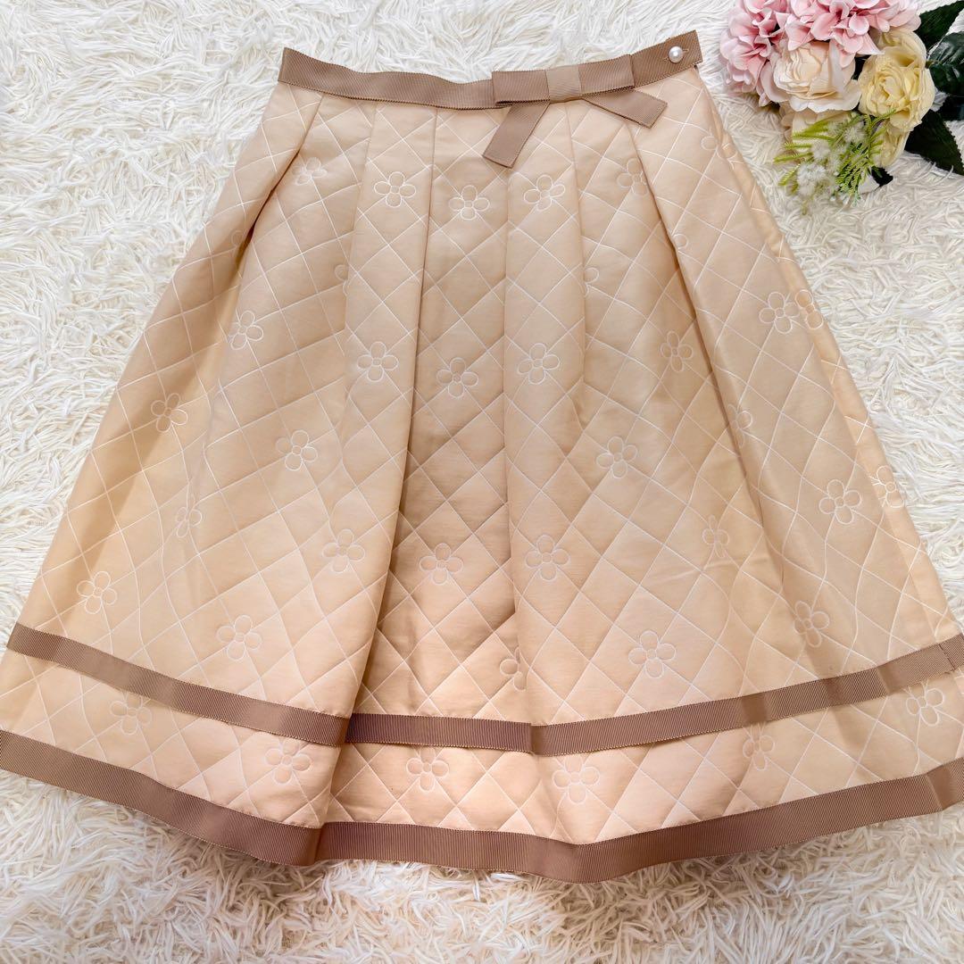 【未使用品】リボン　花柄　キルト風ジャカード　エムズグレイシー　スカート　パール