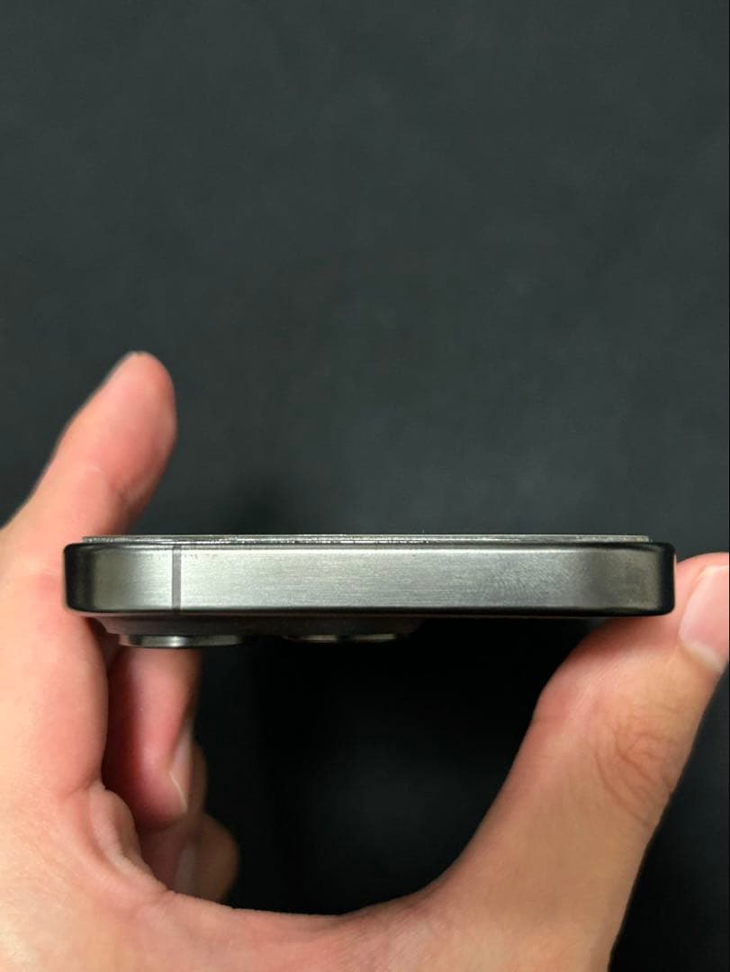 出品25日まで　極美品 iPhone 15 pro 256Gブラックチタニウム