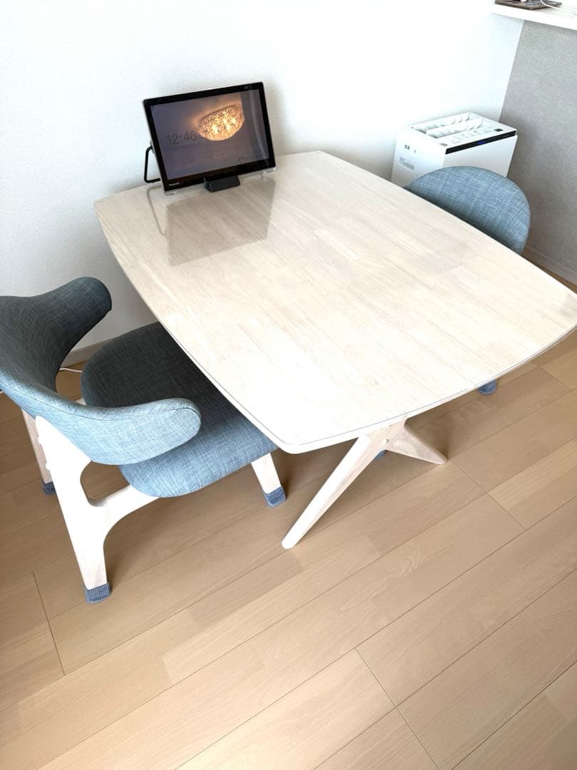 ニトリダイニングテーブルFPマット付き　椅子セットで購入限定