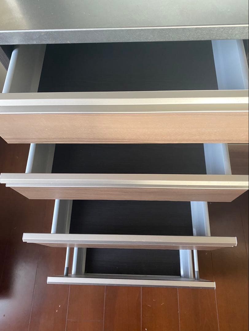 キッチン収納 食器棚 モダンデザイン