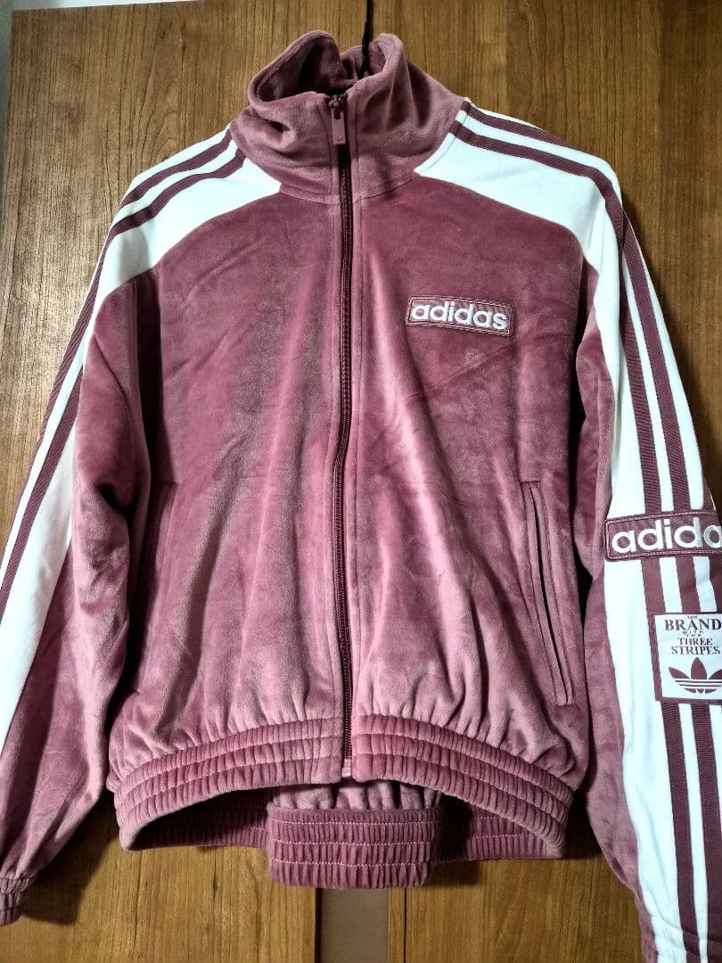 重盛さと美着用　adidas W ADIBREAK VELOUR TT Mサイズ
