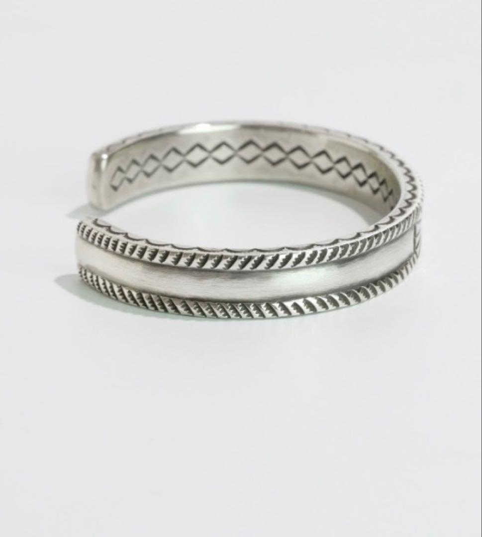 極美品 ペリーショーティ／シルバー バングル ４面スタンプ サンバースト