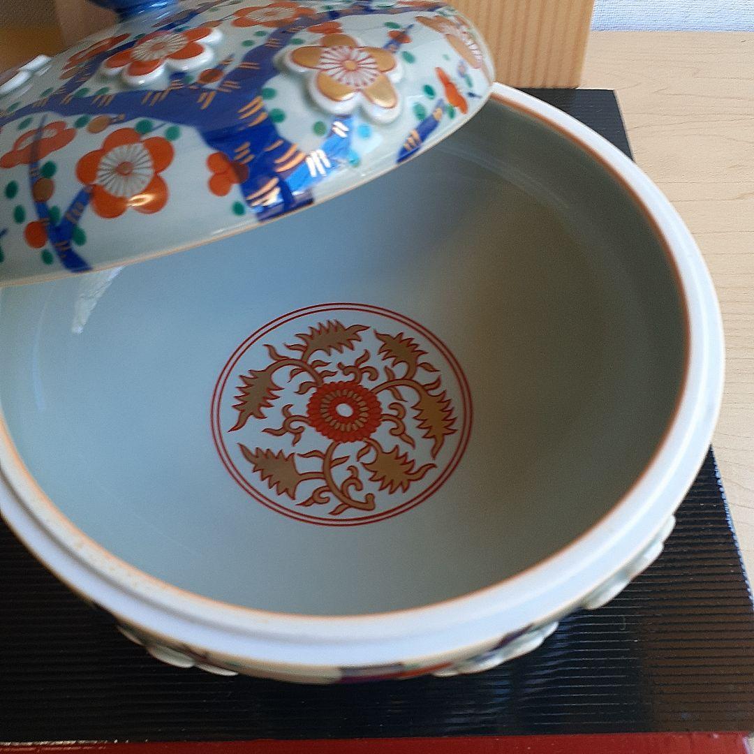 林九郎作　青釉梅陽刻文　蓋物　菓子器　小物入れ