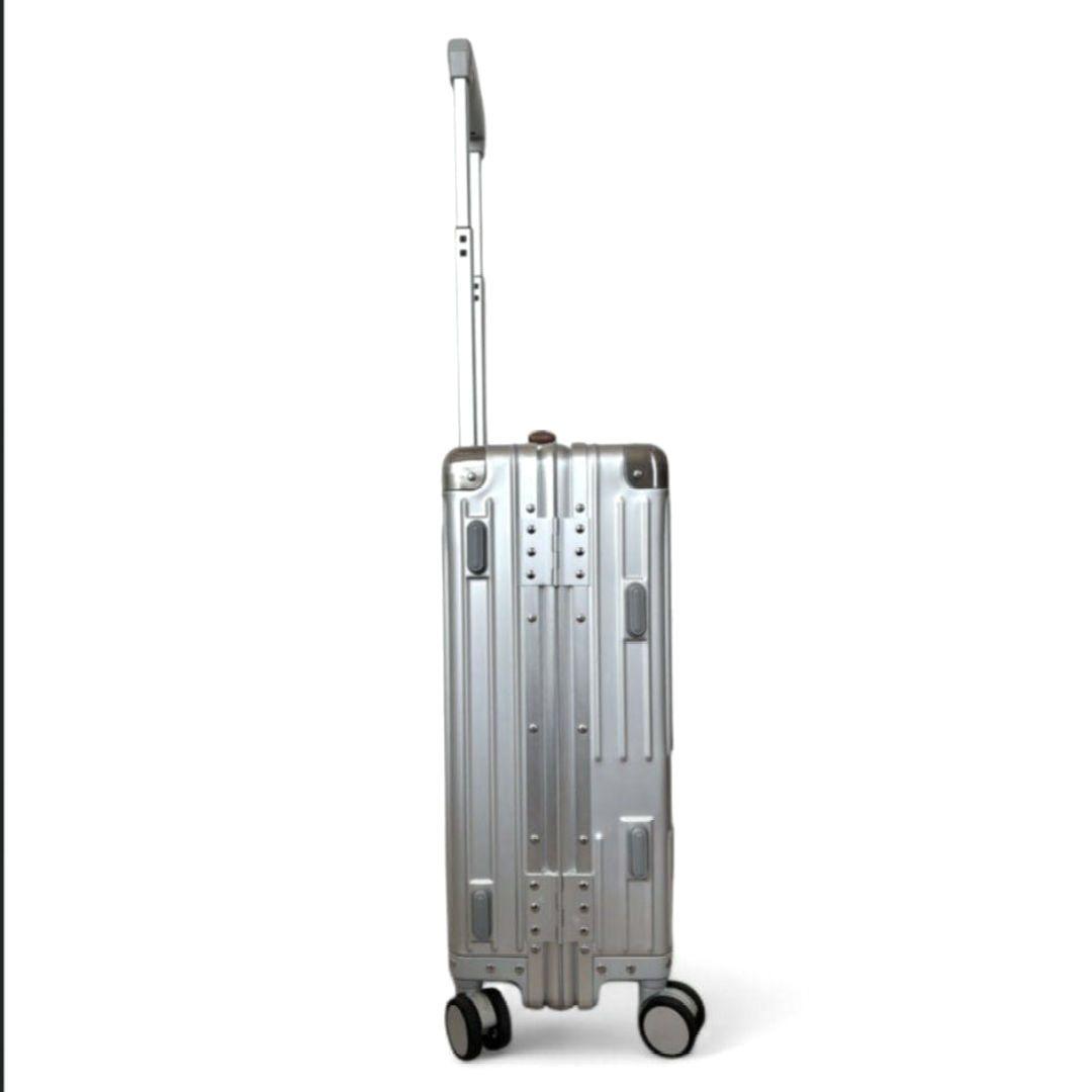 ✨極美品✨イノベーター　INV1811 36L 機内持込サイズ　アルミ