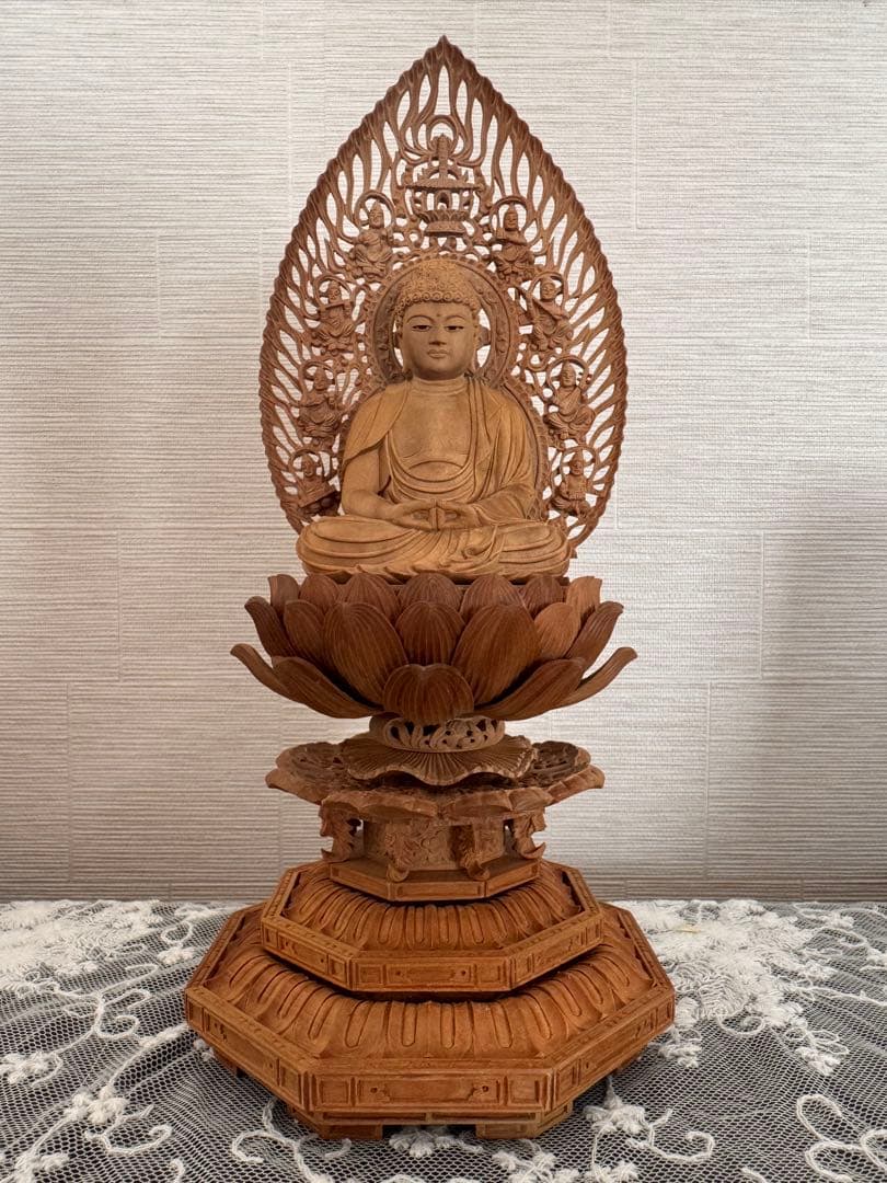 白檀手彫り目入り彫物