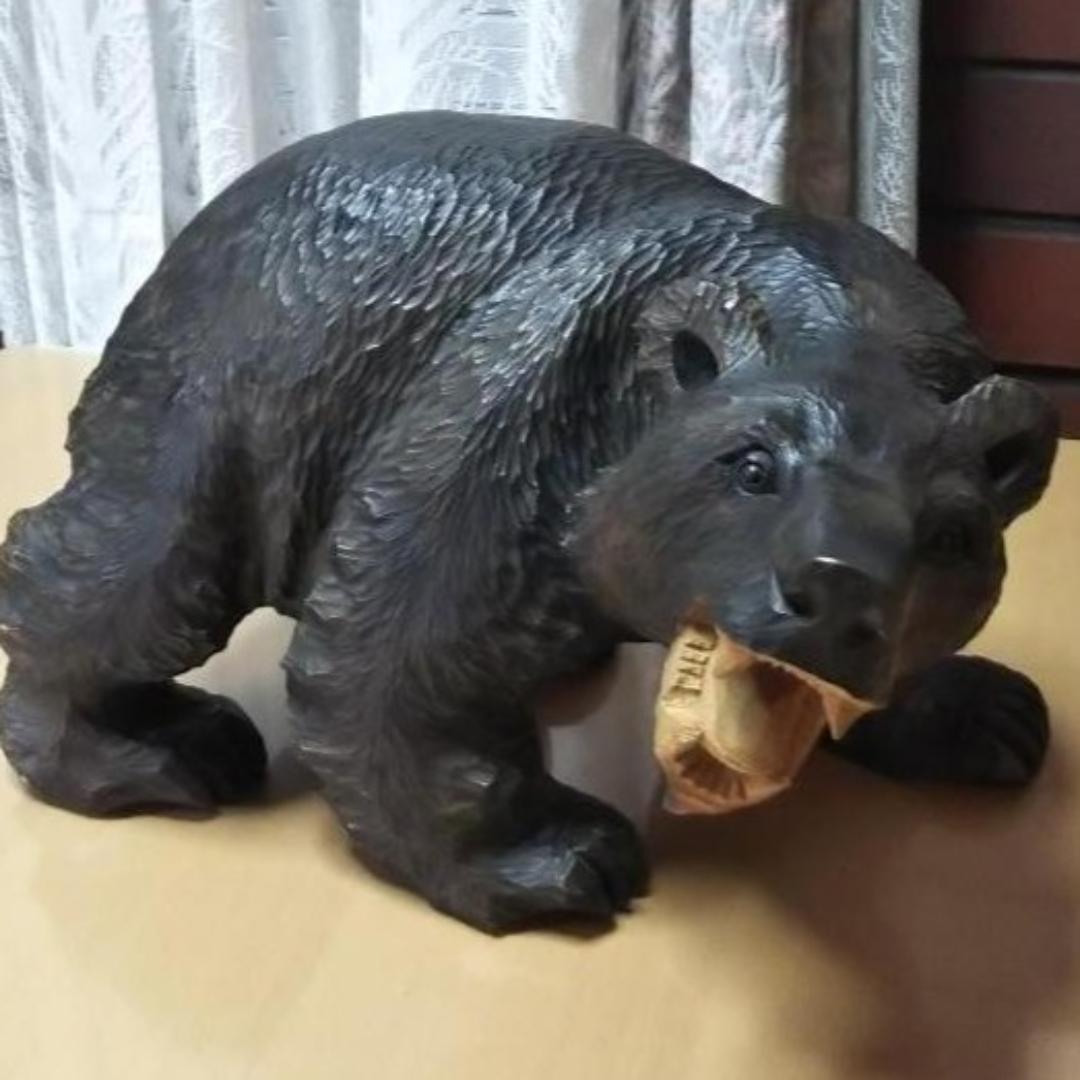 アイヌの木彫家「荒木 繁」の大きな熊の木彫り