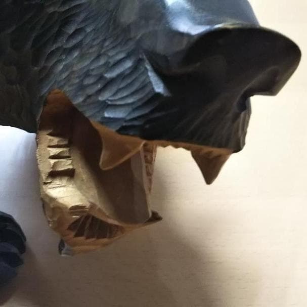 アイヌの木彫家「荒木 繁」の大きな熊の木彫り