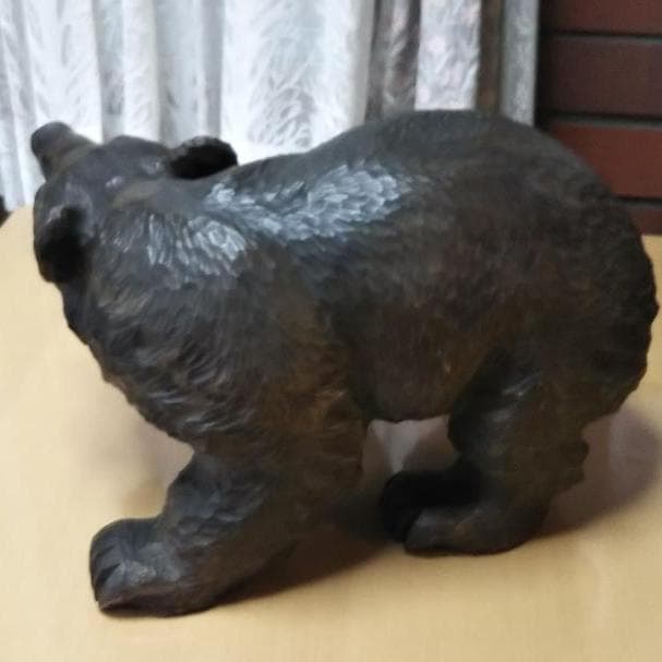 アイヌの木彫家「荒木 繁」の大きな熊の木彫り