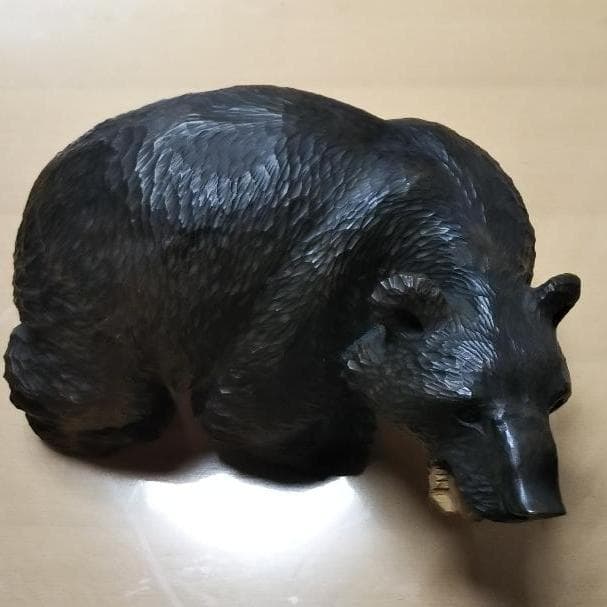 アイヌの木彫家「荒木 繁」の大きな熊の木彫り