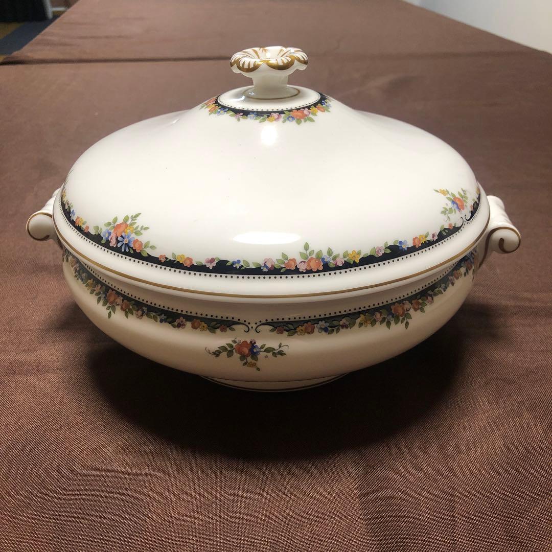 【廃盤】ウェッジウッド オズボーン 蓋付きラウンドボウル