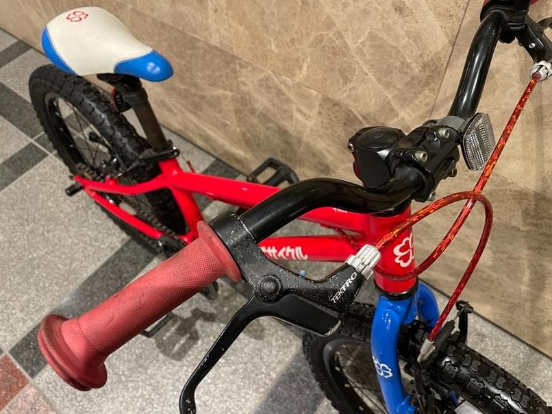 ヨツバサイクル-18インチ-ヒーローレッド-junior-手渡しのみ