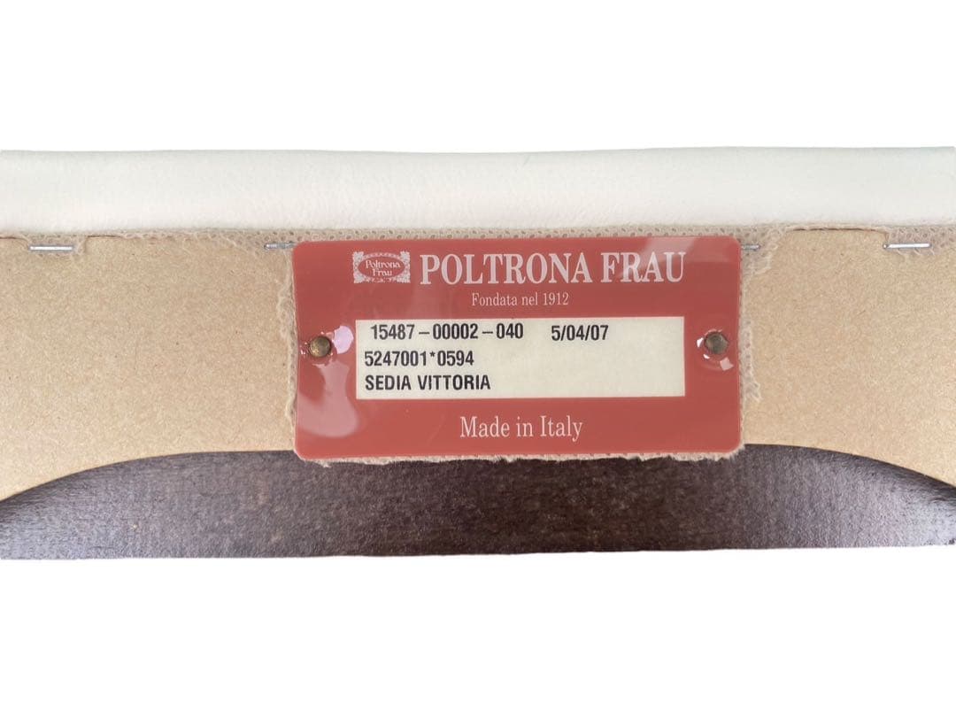 ◇③Poltrona Frau vittoria ダイニングチェア