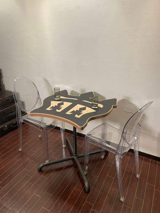 これは珍しい♪異形カフェテーブル インダストリアル ロデオクラウンズ