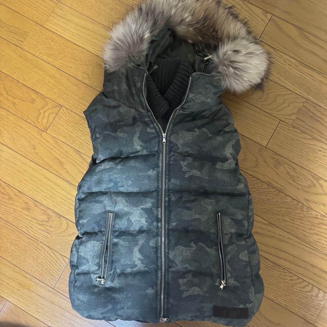 TATRAS 迷彩　フード付きノースリーブダウン　フード取り外し可！