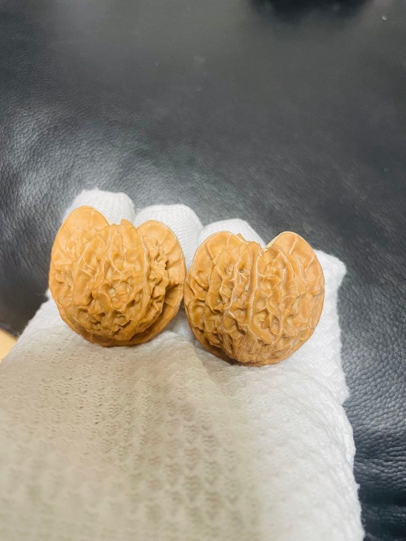 厚揚げN o .386 と258遊ぶかクルミ　文玩核桃 精配❤️形盘龙纹核桃