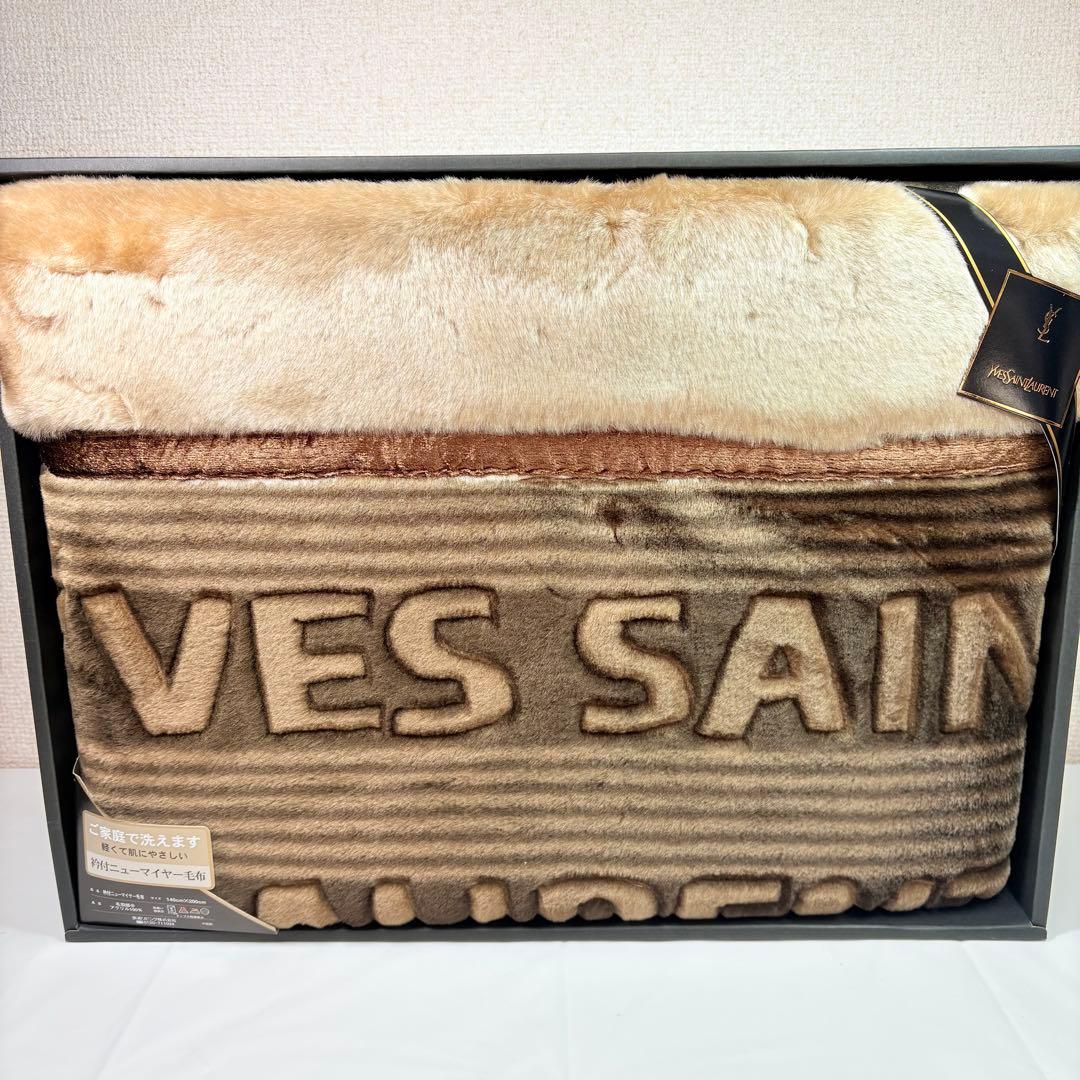 イヴ・サンローラン　文字ロゴ総柄アクリルニューマイヤー毛布　ブラウン