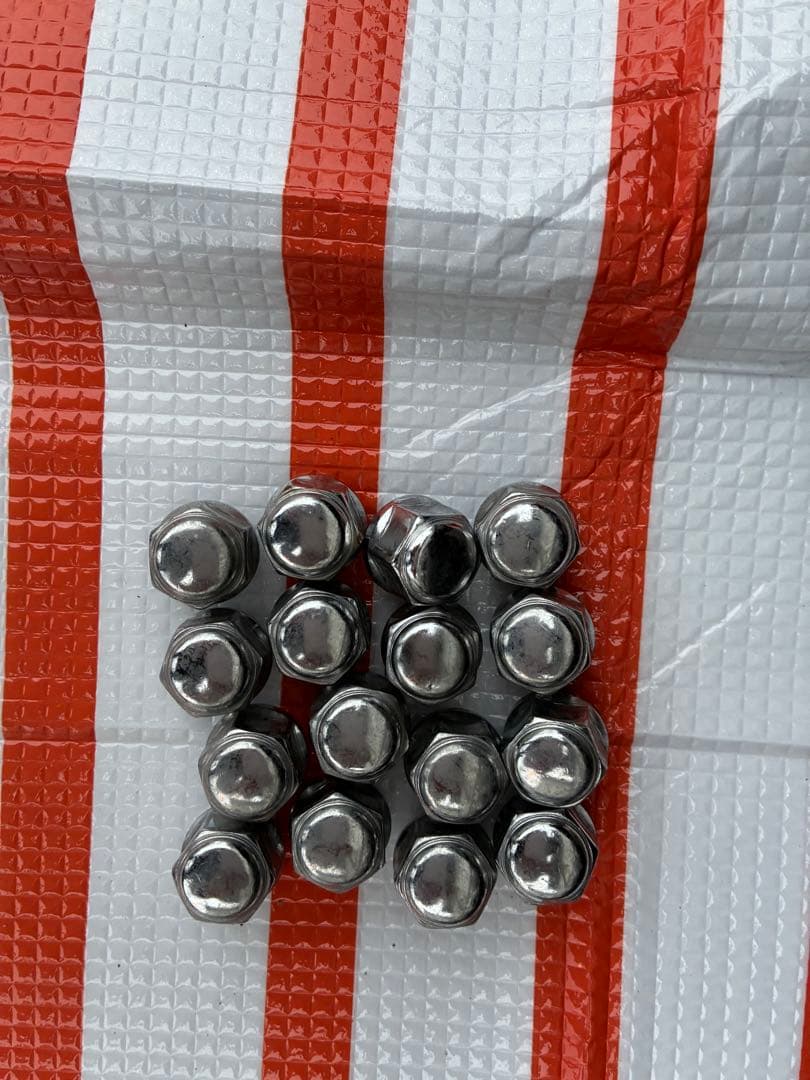 ブリヂストンスタッドレスタイヤ、ホイル、ナット2024ＢR IZZAKVRX2