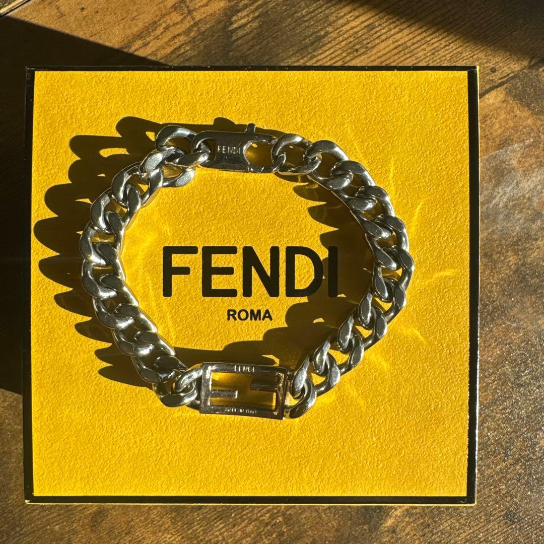 FENDI BAGUETTE BRACELET / L ボックス付き