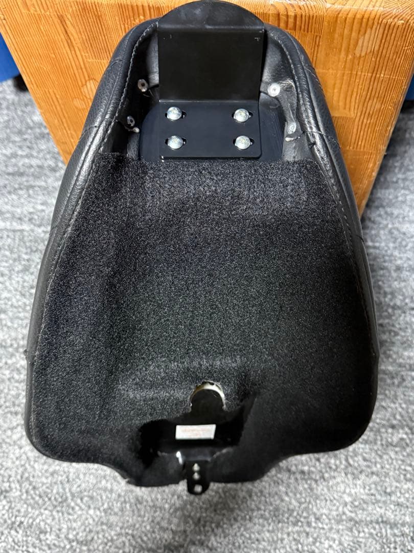 ハーレー スポーツスター XL883 XL1200 2004年以降 ソロシート