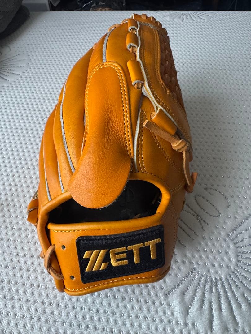 ZETT ゼットプロステイタス　軟式グローブ　ピッチャー